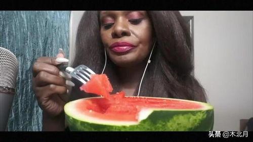 黑人被警察吃瓜  第1张