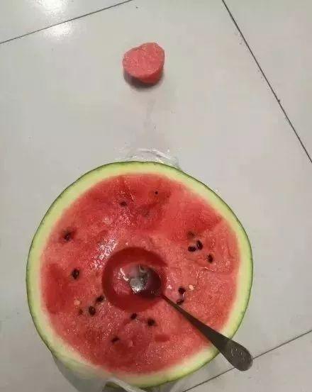 宿舍最新吃瓜,揭秘最新吃瓜事件背后的真相 第1张 宿舍最新吃瓜,揭秘最新吃瓜事件背后的真相 第1张