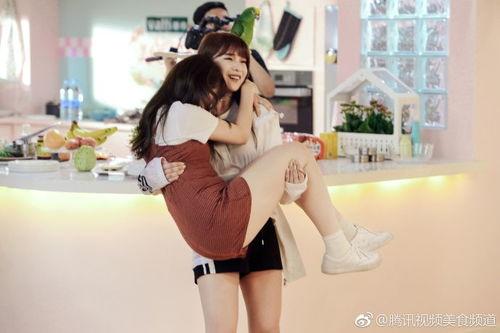 女团跳舞吃瓜,吃瓜群众围观幕后花絮 第1张 女团跳舞吃瓜,吃瓜群众围观幕后花絮 第1张