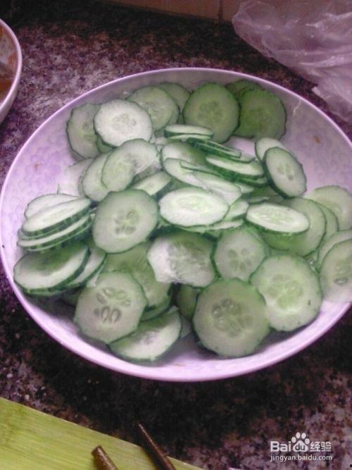 绿色的瓜是什么瓜可以炒着吃,揭秘炒菜佳品——绿色瓜类 第1张 绿色的瓜是什么瓜可以炒着吃,揭秘炒菜佳品——绿色瓜类 第1张