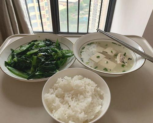 月子吃云南小瓜  第2张