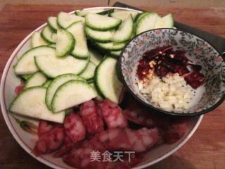 月子吃云南小瓜  第3张