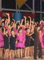 男模舞台跳舞吃瓜,视觉盛宴与趣味横生的跨界表演 第3张 男模舞台跳舞吃瓜,视觉盛宴与趣味横生的跨界表演 第3张