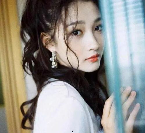 关晓彤吃瓜现场视频下载,真实反应引网友热议  第1张