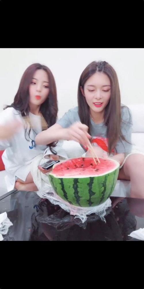 《姐妹们》吃瓜,娱乐圈风云背后的姐妹情深与权力斗争  第3张