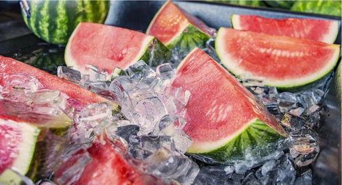 候场吃瓜,揭秘明星们的“吃瓜”生活 第1张 候场吃瓜,揭秘明星们的“吃瓜”生活 第1张