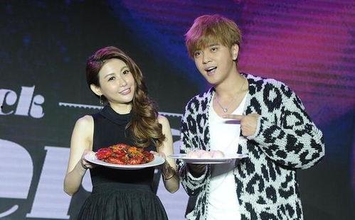 蔡康永吃瓜蝴蝶姐姐,蔡康永与蝴蝶姐姐的甜蜜瓜田邂逅 第2张 蔡康永吃瓜蝴蝶姐姐,蔡康永与蝴蝶姐姐的甜蜜瓜田邂逅 第2张